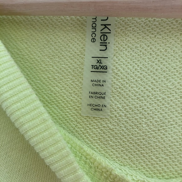 Calvin Klein Cropped Sweatshirt in Lemonade Size XL - Picture 3 of 6